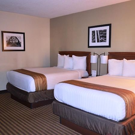 Best Western Hospitality House Емпория Екстериор снимка