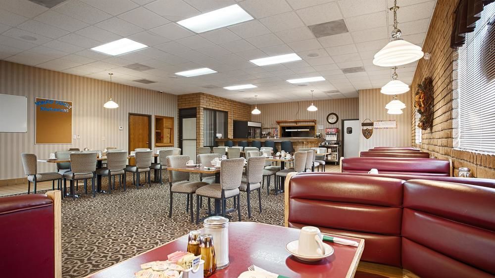 Best Western Hospitality House Емпория Екстериор снимка