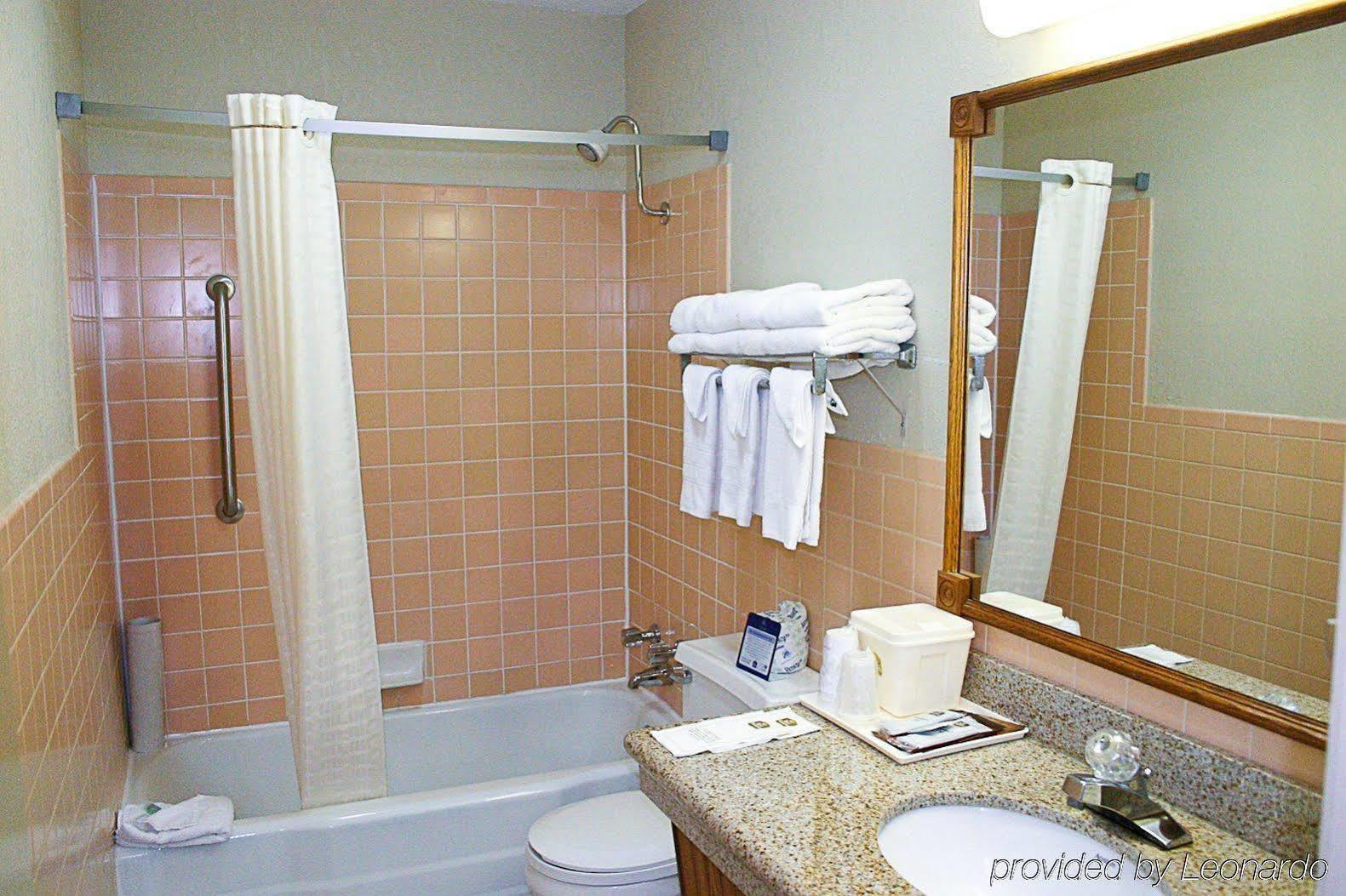 Best Western Hospitality House Емпория Стая снимка