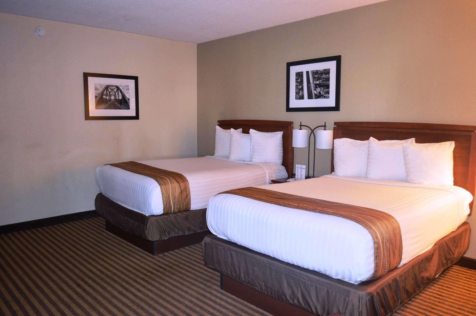 Best Western Hospitality House Емпория Екстериор снимка